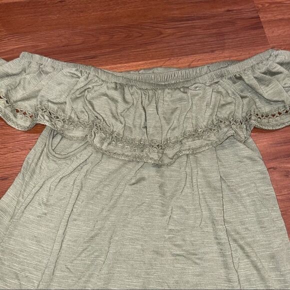 Off the Shoulder Top - Picture 2 of 4